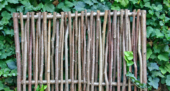 Sichtschutzzaun Bzw Sichtschutzelemente Aus Haselnuss Finden Sie Bei Der Zaunfabrik Natur In Emmendingen Bei Freiburg